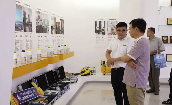 海港區(qū)政府領(lǐng)導(dǎo)蒞臨乾港 海港區(qū)政府領(lǐng)導(dǎo)蒞臨乾港